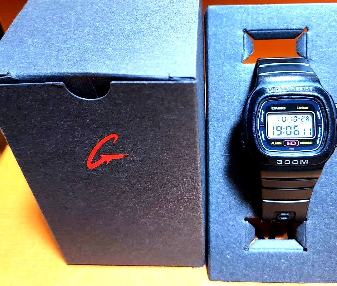 Casio Vintage 690 DW-310 digital watch with clear working LCD display and classic design