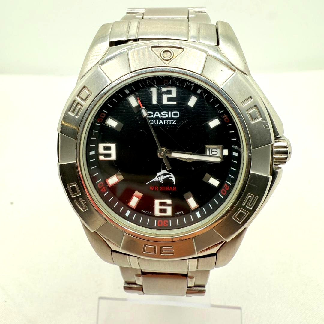 Casio Quartz Diver Watch MDV-100 with 20 ATM water resistance and 40mm case size in used condition
