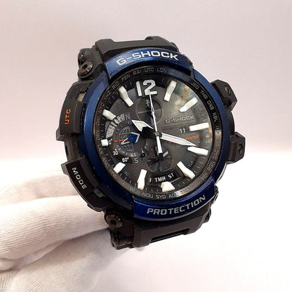 Casio G-Shock Rubber Radio Wave Solar GPW-2000 wristwatch with black rubber band and digital analog display
