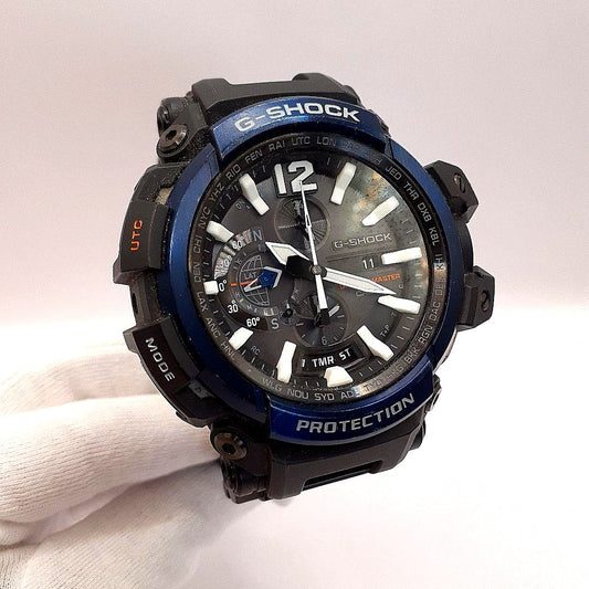 Casio G-Shock Rubber Radio Wave Solar GPW-2000 wristwatch with black rubber band and digital analog display