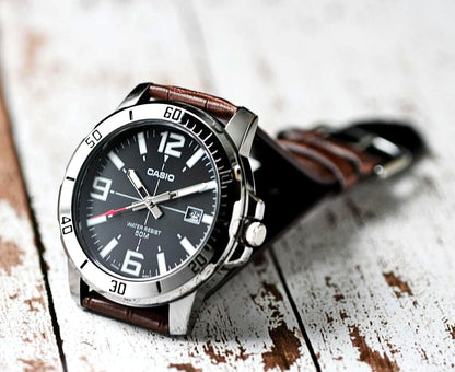 Casio re-imported unisex wristwatch black and silver with 50m water resistance and date calendar