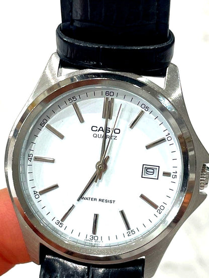 Casio Collection MTP-1183E-7AJH wristwatch with white dial and silver stainless steel case