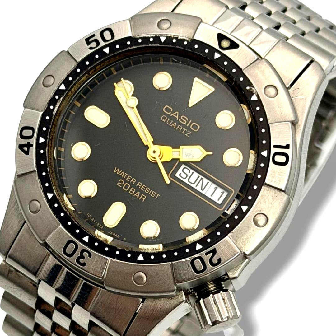 Casio Divers Watch Men's QZ MD-711 with black dial, date day display, and 20 ATM water resistance