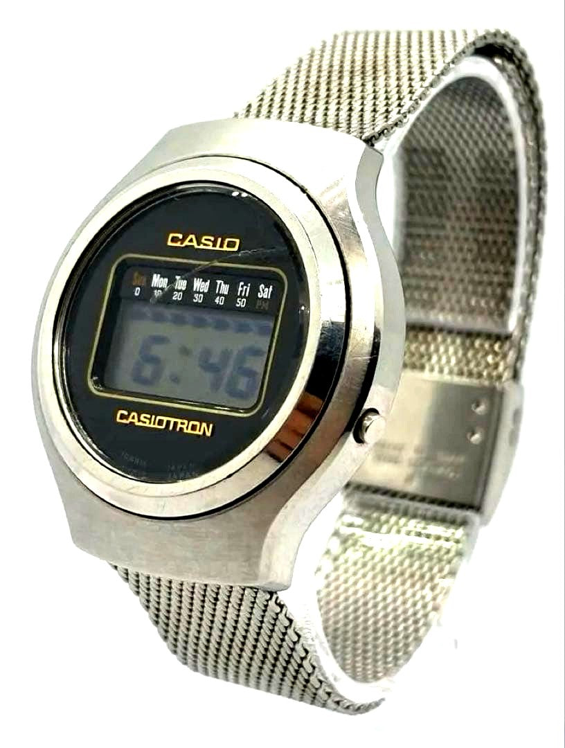 Casio Casiotron R-11 vintage 1970s analog digital wristwatch with original metal band and one-sided lock