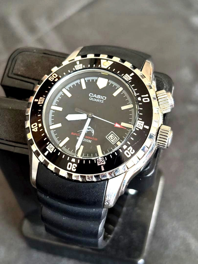 Casio MDV-102 Quartz Watch 200M Waterproof Black Dial Red Accents Diver Japan Import