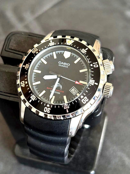 Casio MDV-102 Quartz Watch 200M Waterproof Black Dial Red Accents Diver Japan Import