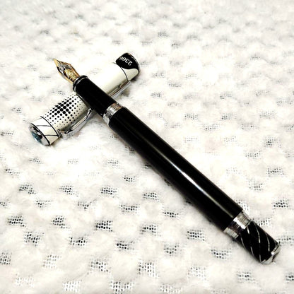 Brand Unknown metal fountain pen featuring black and white two-tone Teton design