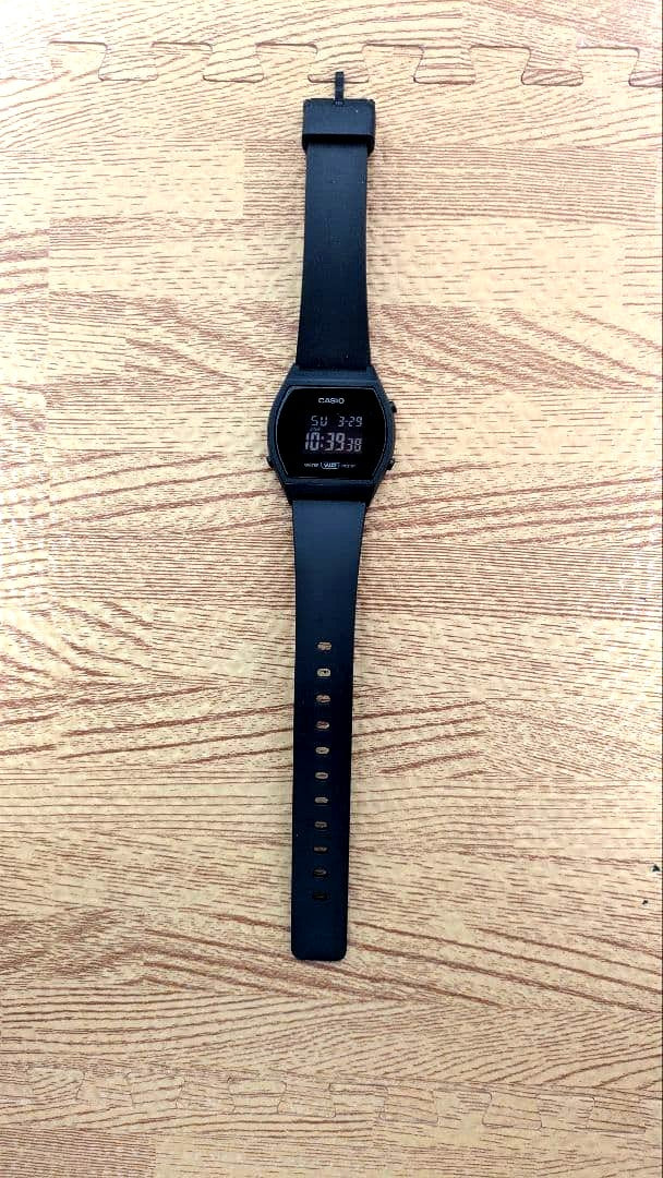 Casio Standard Digital Watch LW-204-1B in black with digital display, used once, excellent condition
