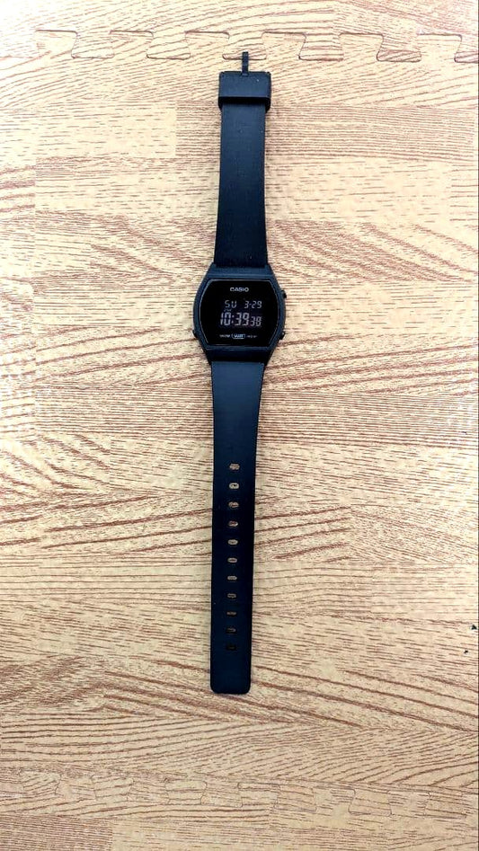 Casio Standard Digital Watch LW-204-1B in black with digital display, used once, excellent condition