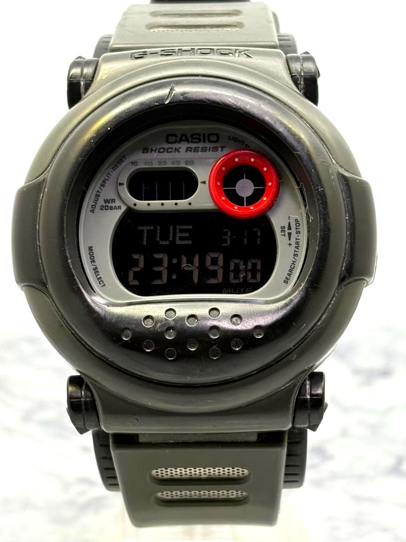 Casio G-Shock G-001-8CJF Jason Model Reissue watch with cracked bezel and reverse black LCD display