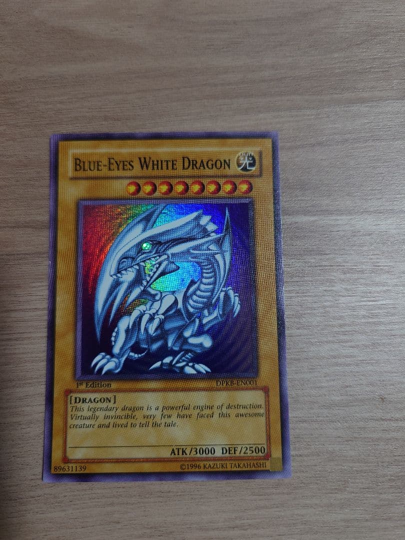 Blue-Eyes White Dragon DPKB 1st Edition Super Yu-Gi-Oh! English card with minor scratches Japan import