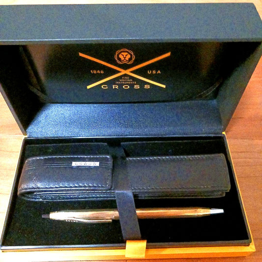 Kurosu ballpoint pen in black with matching protective case