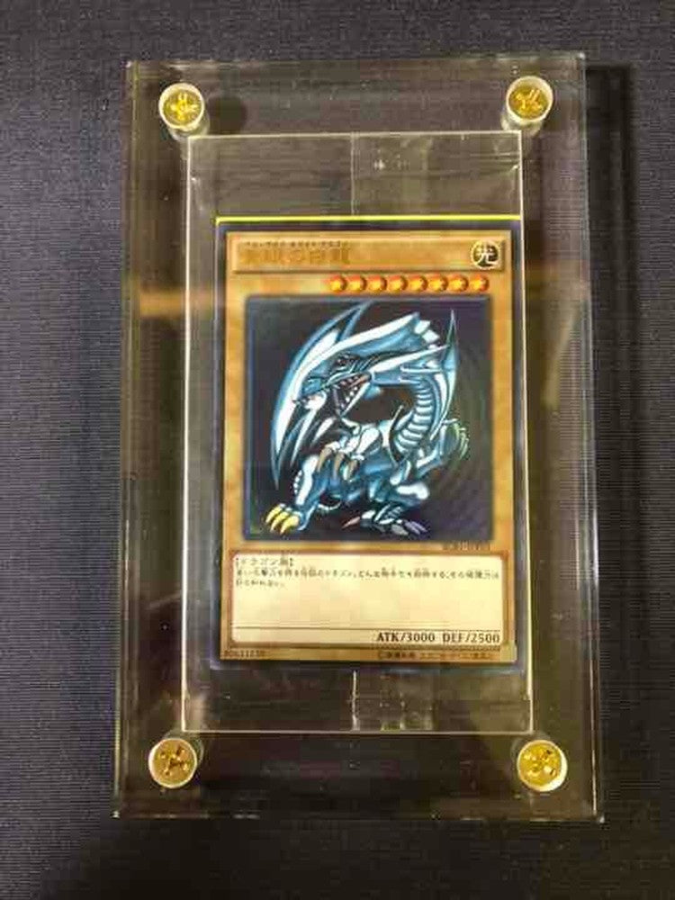 Blue-Eyes White Dragon SCB1-JPP01 Secret Rare trading card from 2018 Starter set in acrylic frame