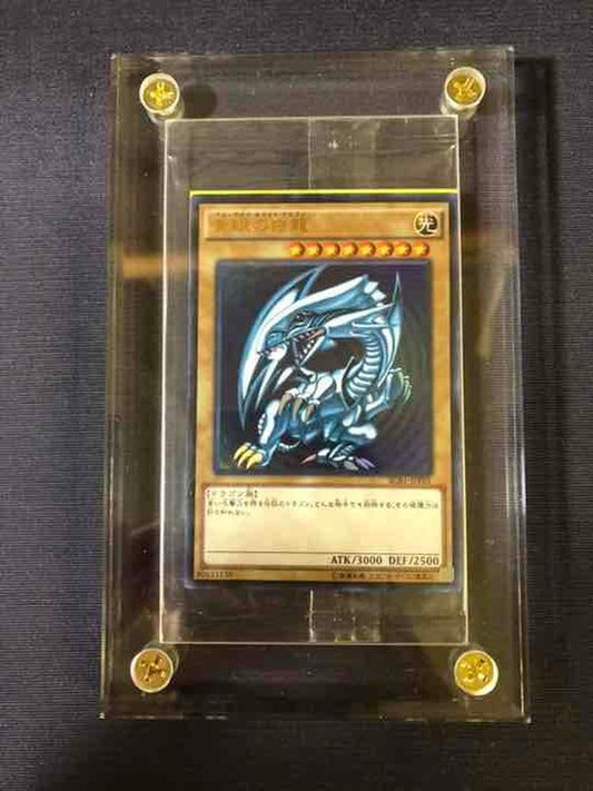 Blue-Eyes White Dragon SCB1-JPP01 Secret Rare trading card from 2018 Starter set in acrylic frame
