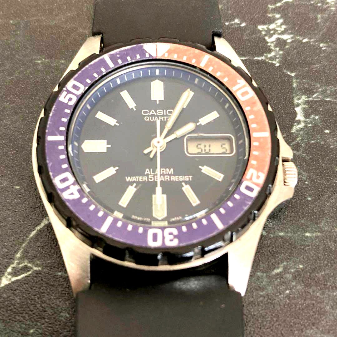 Casio 80s quartz alarm analog-digital watch in Pepsi colors with 5 ATM water resistance