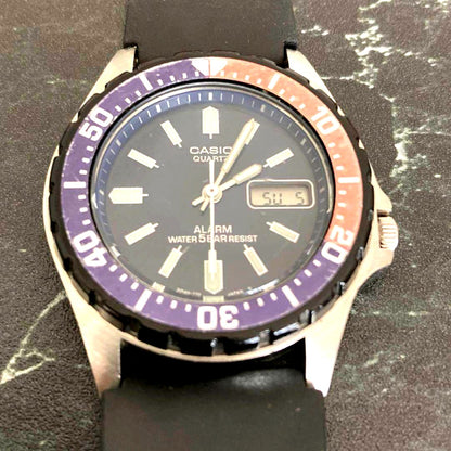 Casio 80s quartz alarm analog-digital watch in Pepsi colors with 5 ATM water resistance