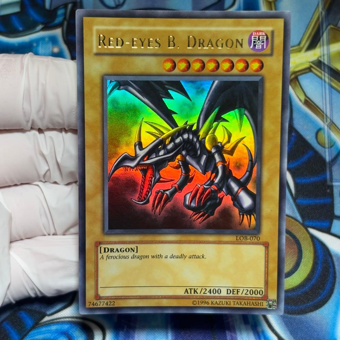 Yu-Gi-Oh Red-Eyes Black Dragon Legend of Blue Eyes White Dragon Ultra Rare card in double sleeve loader