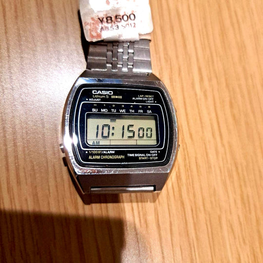 Casio Chronograph Vintage 80 A653 wristwatch from the 1980s with digital display and stainless steel band