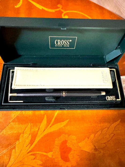 Cross Vintage Ladies Classic 2542 fountain pen with satin black finish and gold leaf trim