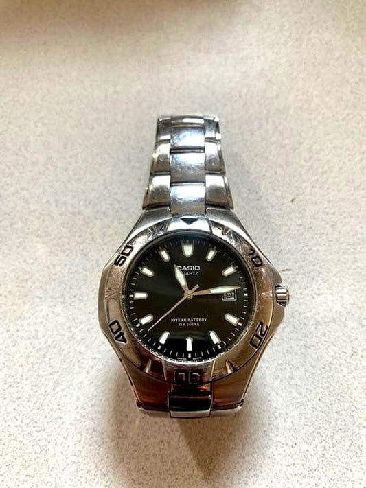 Casio wristwatch model MTD-1044 with black round dial and silver stainless steel band