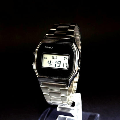 Casio A158WA-1JF vintage black digital-analog wristwatch with black finish and functioning display