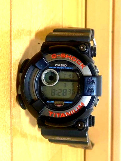 Casio G-Shock FROGMAN DW-8200 digital watch with titanium case and digital display Japan import